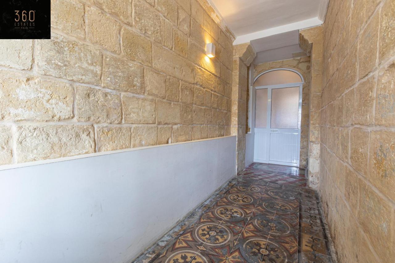 Seafront - Top Location, Top Floor With Wifi & Ac By 360 Estates La Valette Extérieur photo