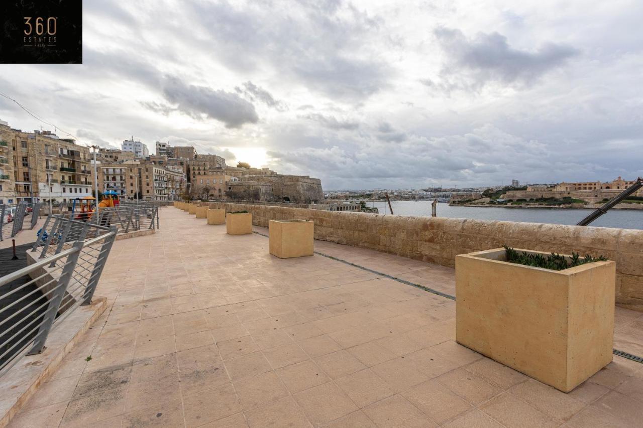 Seafront - Top Location, Top Floor With Wifi & Ac By 360 Estates La Valette Extérieur photo