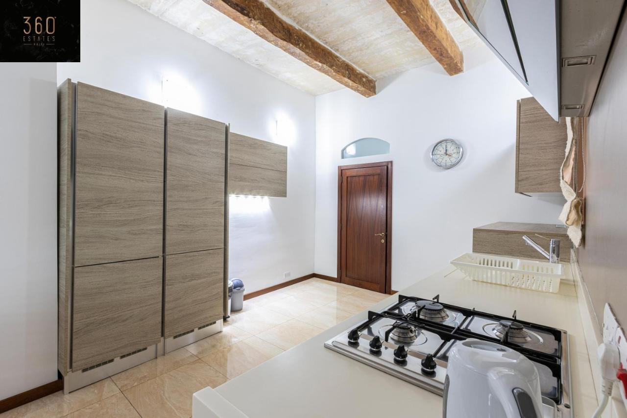 Seafront - Top Location, Top Floor With Wifi & Ac By 360 Estates La Valette Extérieur photo