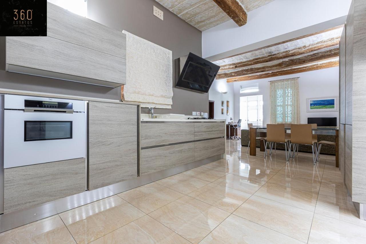 Seafront - Top Location, Top Floor With Wifi & Ac By 360 Estates La Valette Extérieur photo