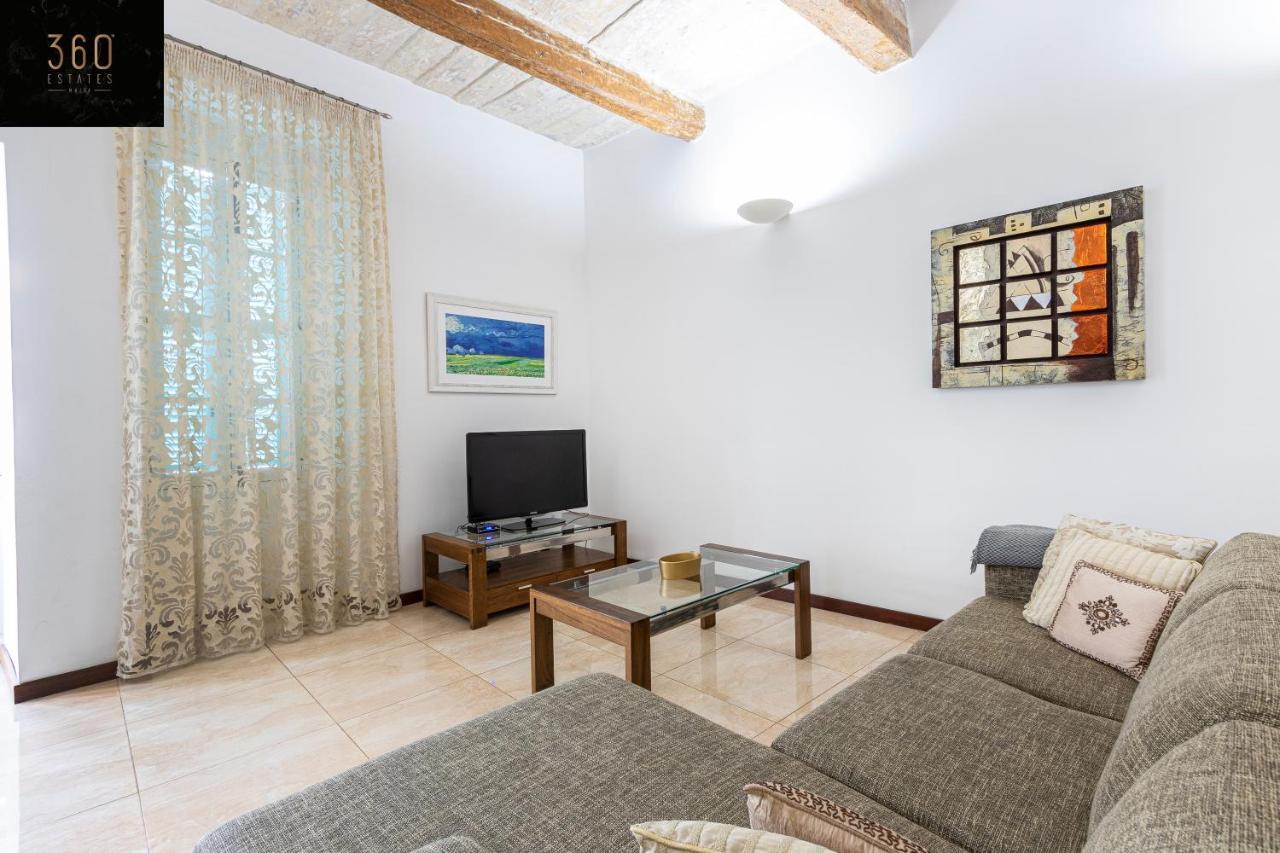 Seafront - Top Location, Top Floor With Wifi & Ac By 360 Estates La Valette Extérieur photo