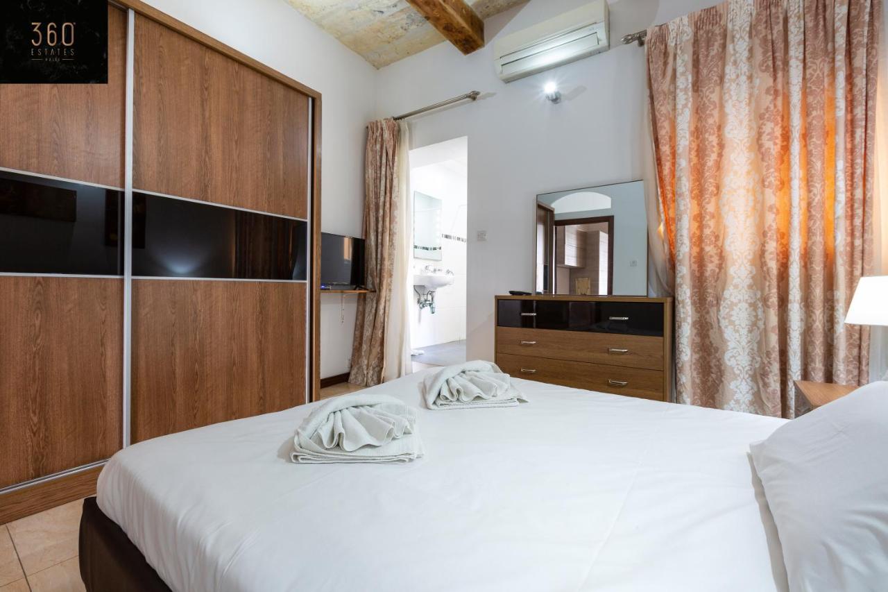 Seafront - Top Location, Top Floor With Wifi & Ac By 360 Estates La Valette Extérieur photo