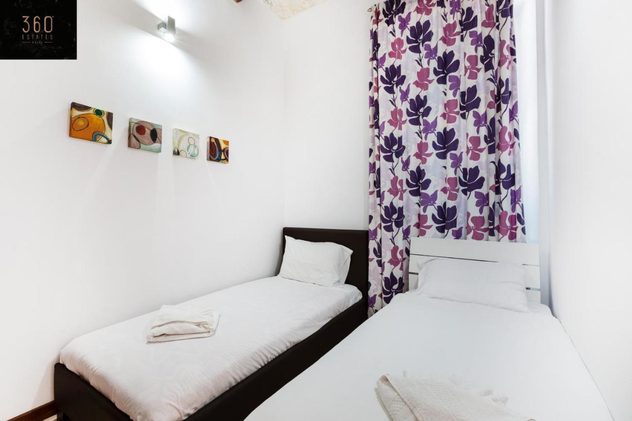 Seafront - Top Location, Top Floor With Wifi & Ac By 360 Estates La Valette Extérieur photo
